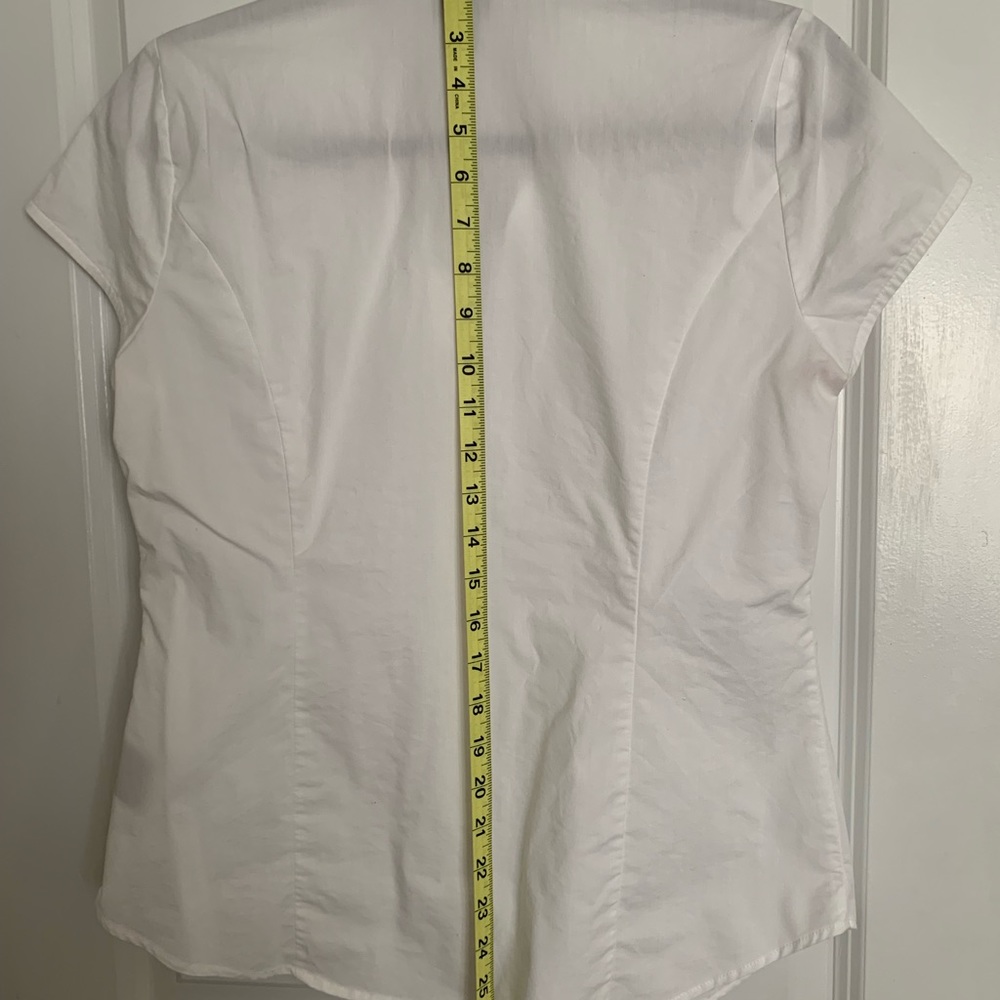 Crisp white collared button down - Picture 4 of 6